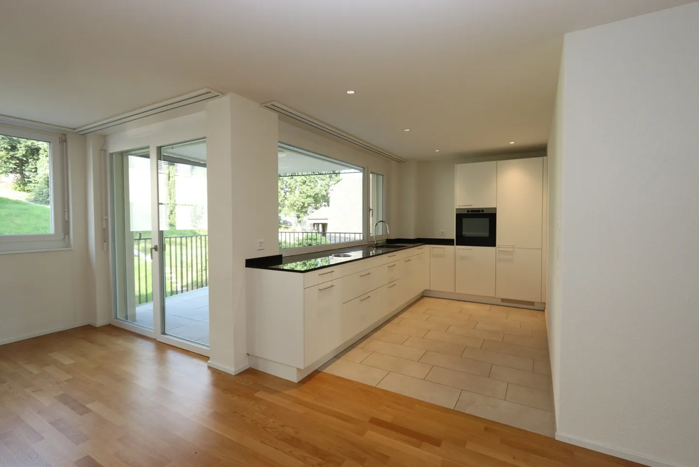 Attractive 4.5 Room Apartment in Prime Location - Photo 10 of 11