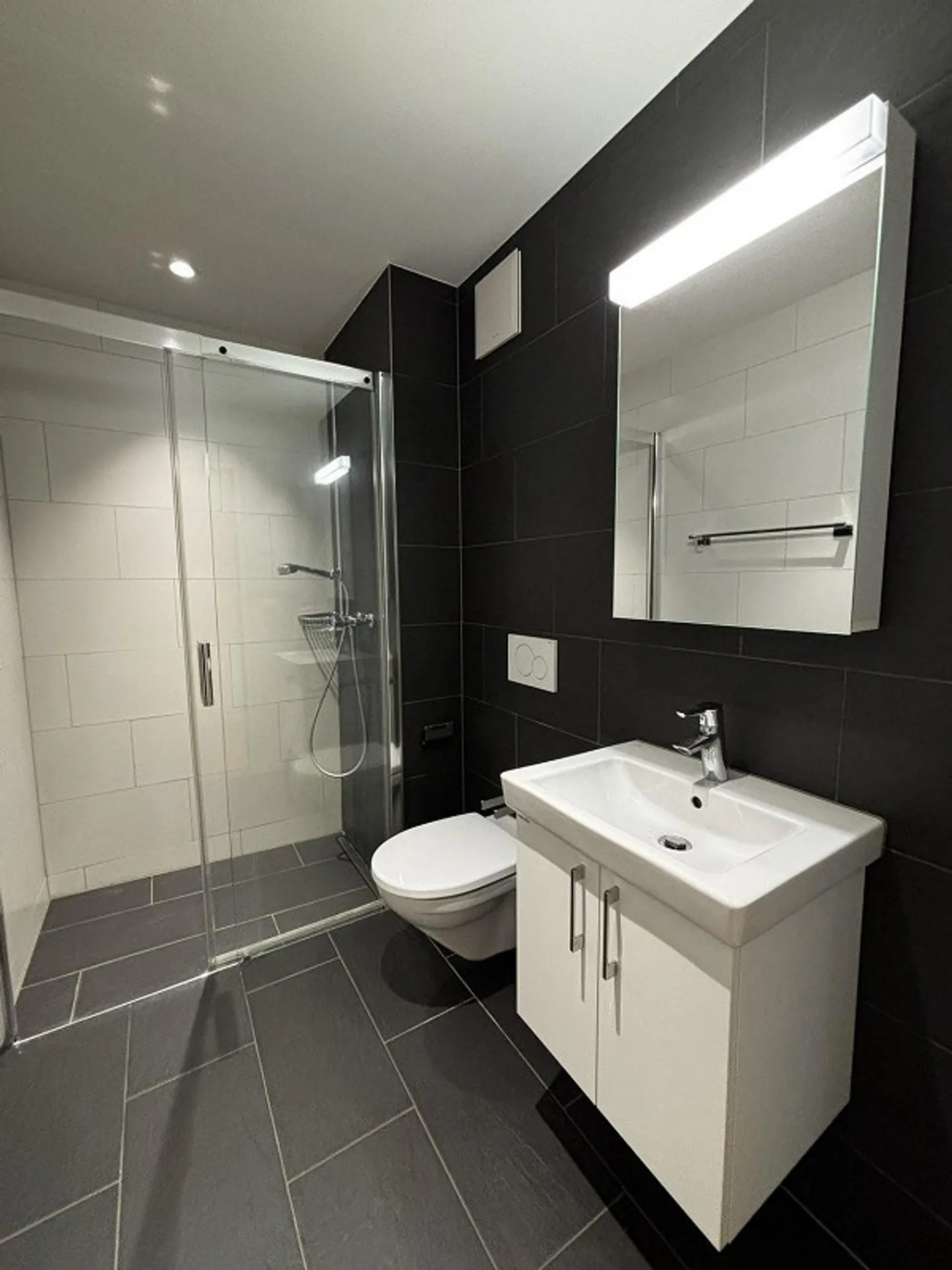 Moderne 4.5-Zimmerwohnung im Dorfkern in Arisdorf zu vermieten - Foto 10 von 13