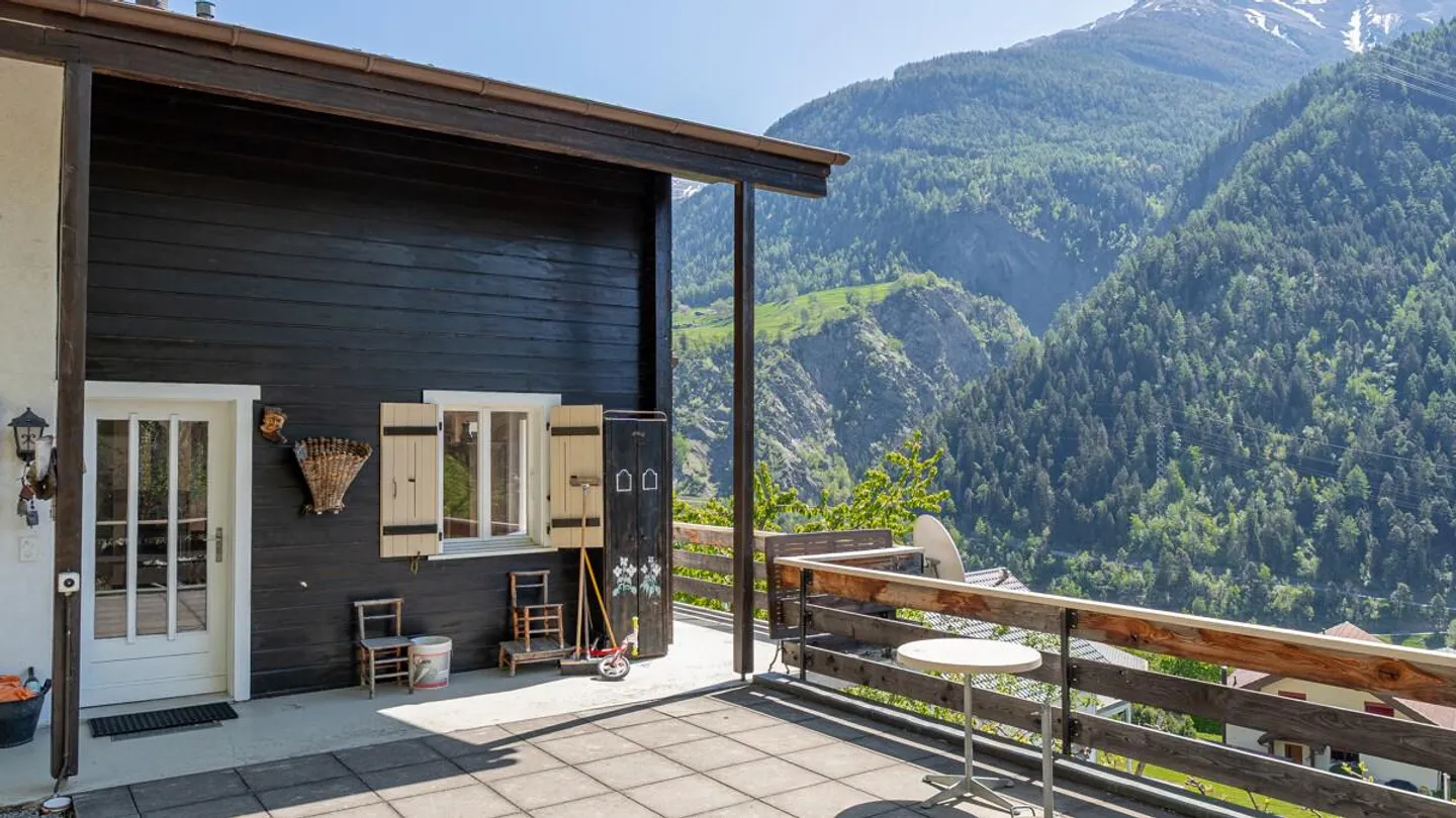 Chalet mit drei Wohnungen - Foto 2 von 40