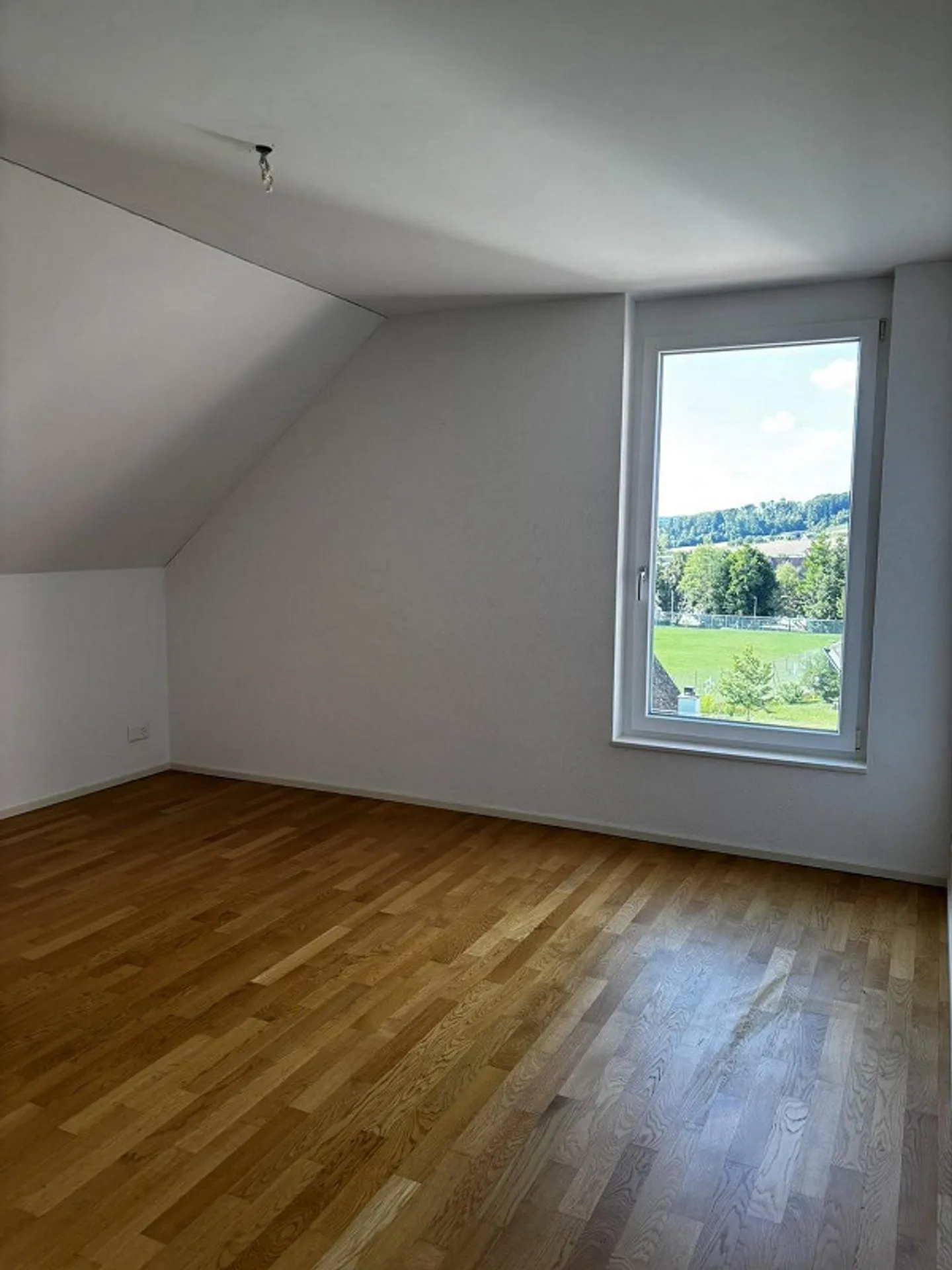 Moderne 4.5-Zimmerwohnung im Dorfkern in Arisdorf zu vermieten - Foto 4 von 13