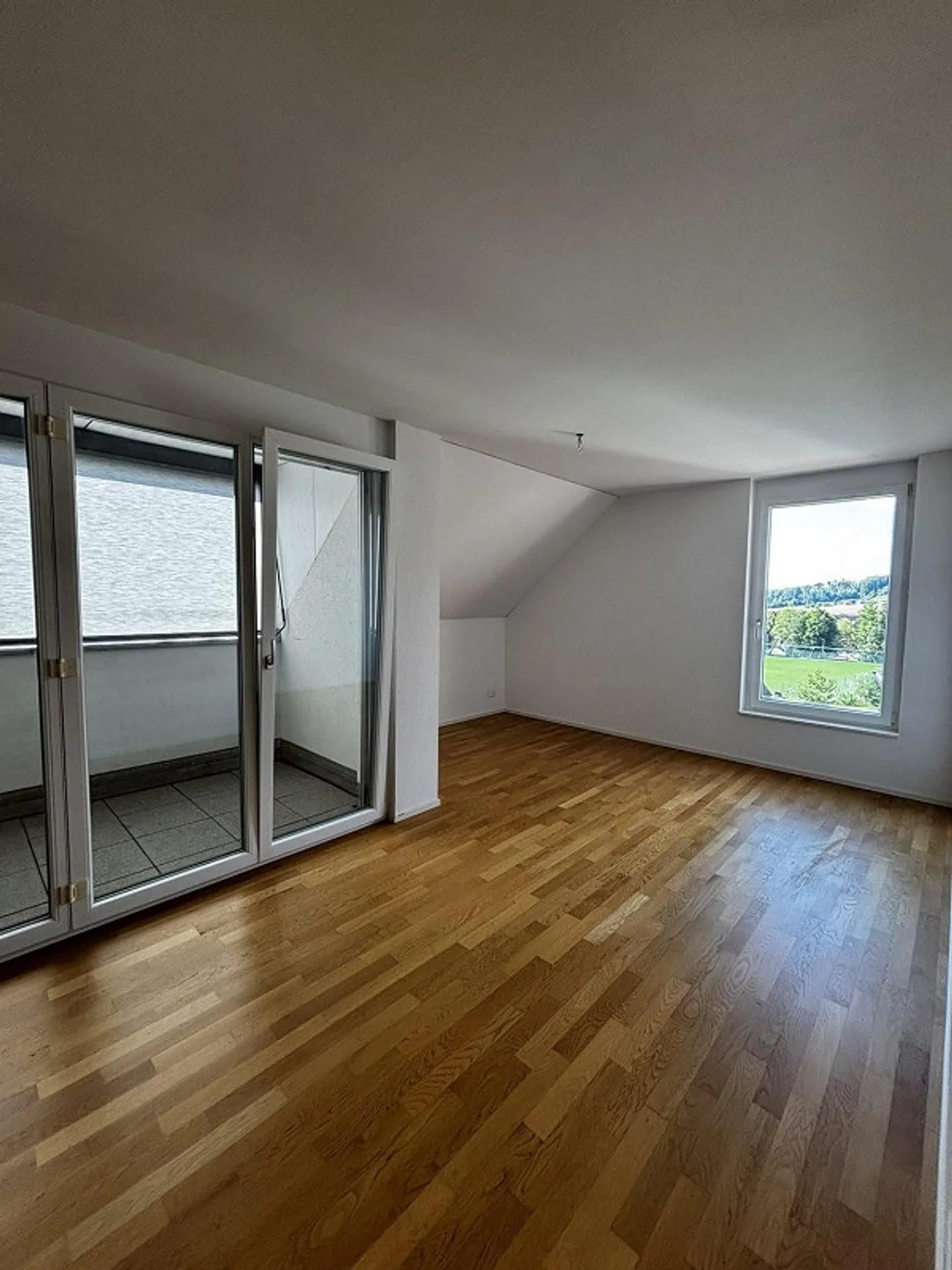 Moderne 4.5-Zimmerwohnung im Dorfkern in Arisdorf zu vermieten - Foto 5 von 13