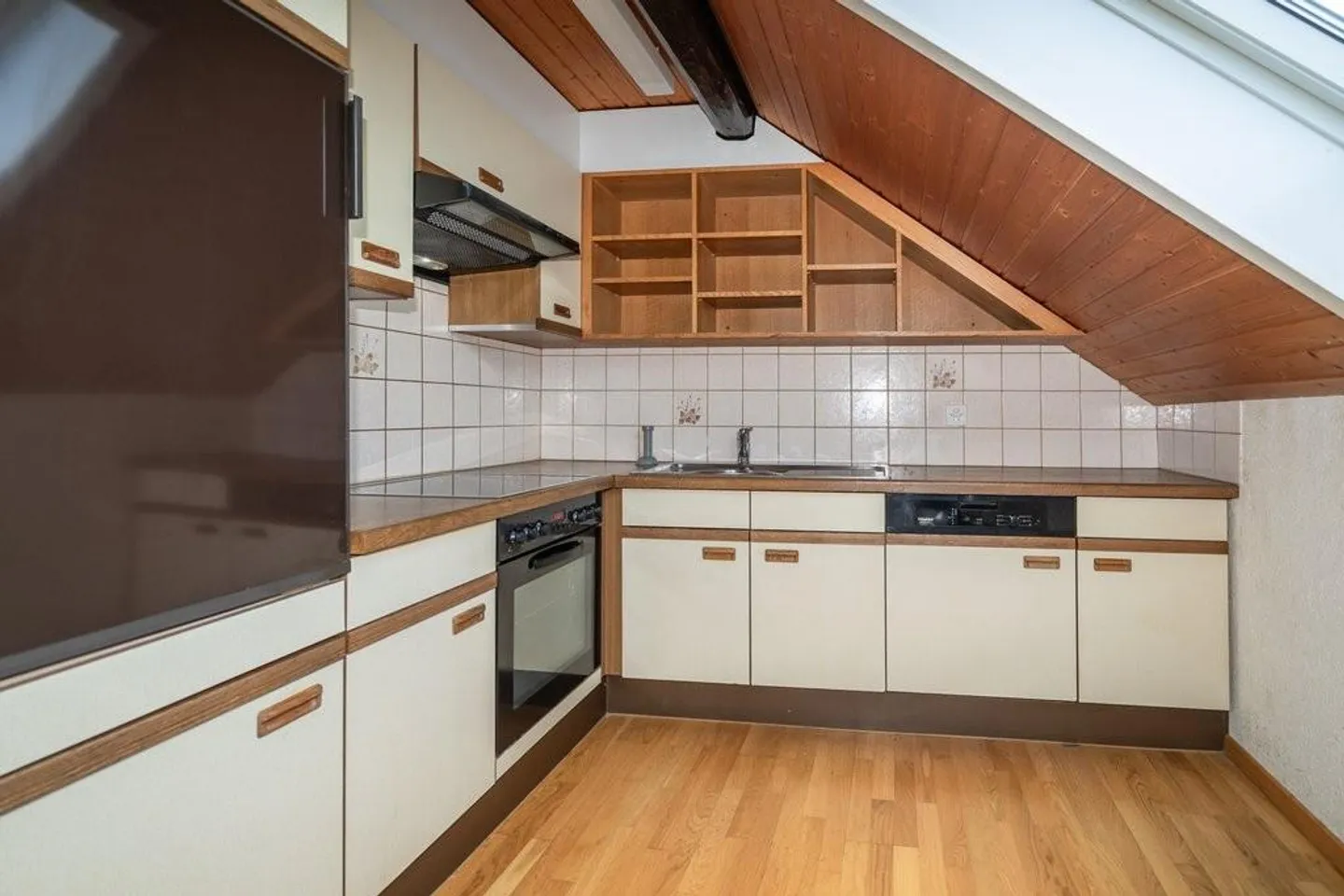 Charmante, preiswerte Dachwohnung - Foto 2 von 8