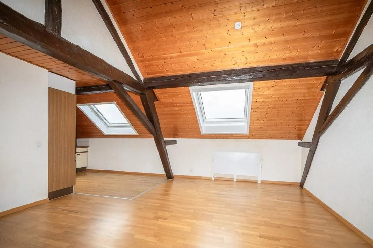 Charmante, preiswerte Dachwohnung - Foto 3 von 8