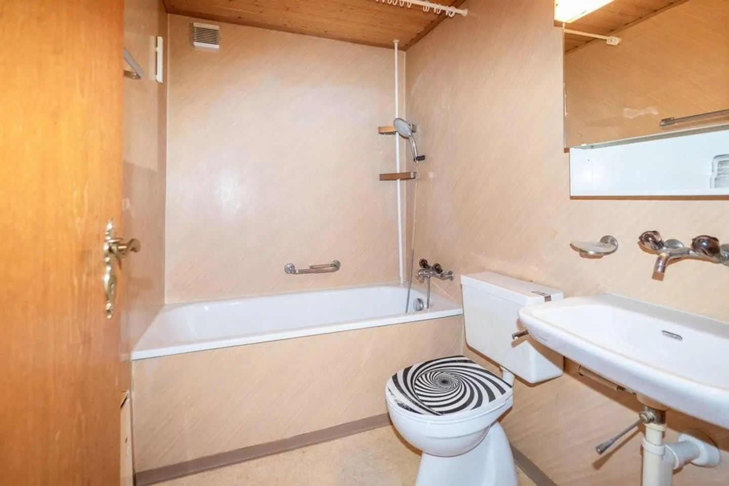 Charmante, preiswerte Dachwohnung - Foto 6 von 8