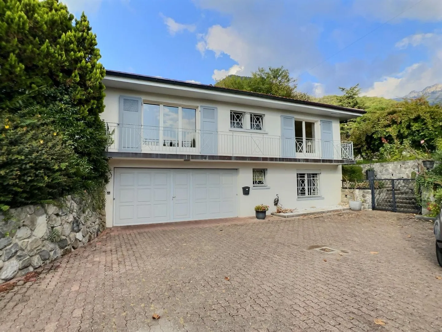 Elegante Villa in einem außergewöhnlichen Viertel, mit Blick auf den See - Foto 4 von 13