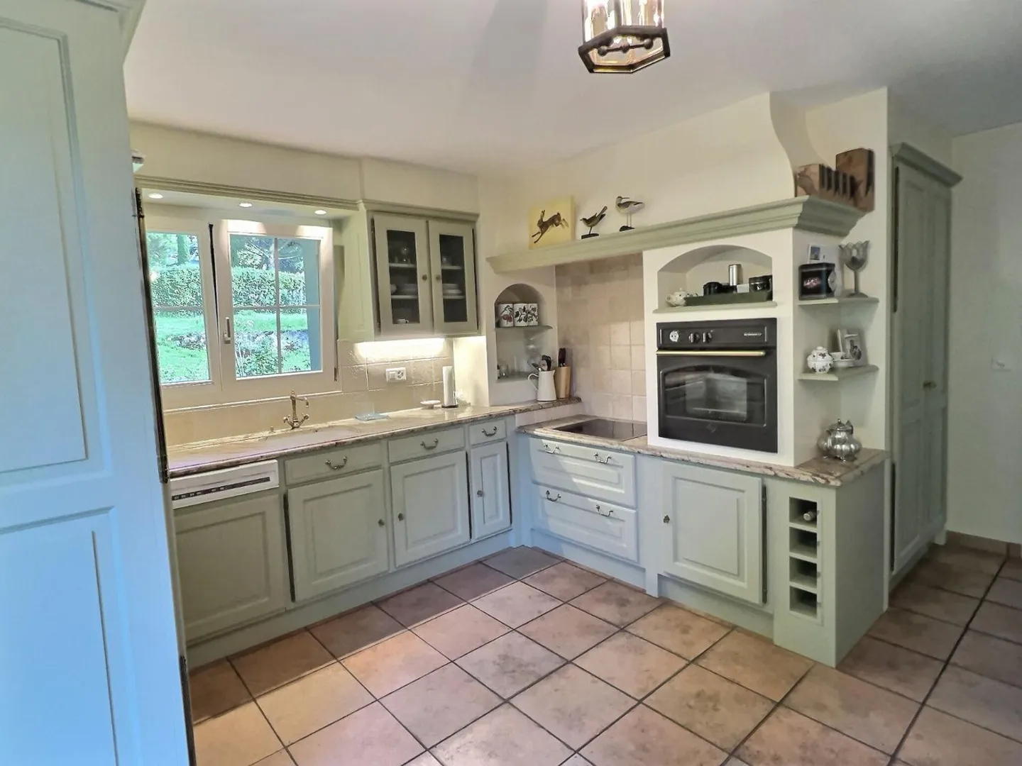 Elegante Villa in einem außergewöhnlichen Viertel, mit Blick auf den See - Foto 10 von 13