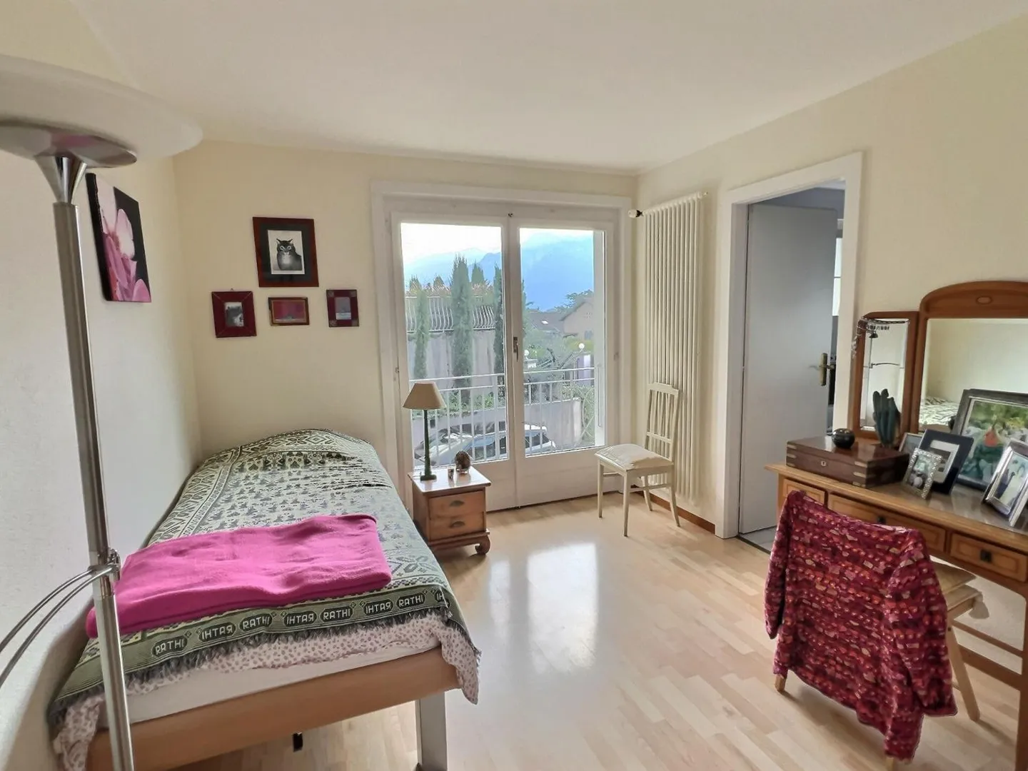 Elegante Villa in einem außergewöhnlichen Viertel, mit Blick auf den See - Foto 12 von 13