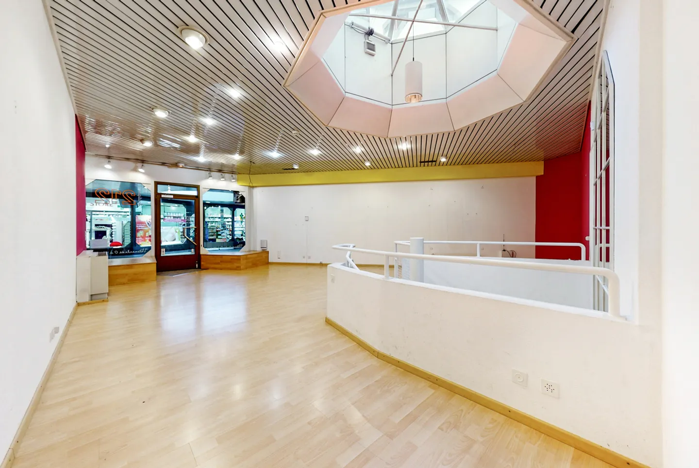 Kommerzielle Arkade im Stadtzentrum - Foto 4 von 8