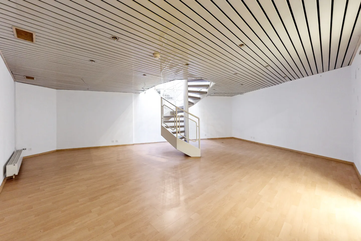 Kommerzielle Arkade im Stadtzentrum - Foto 7 von 8