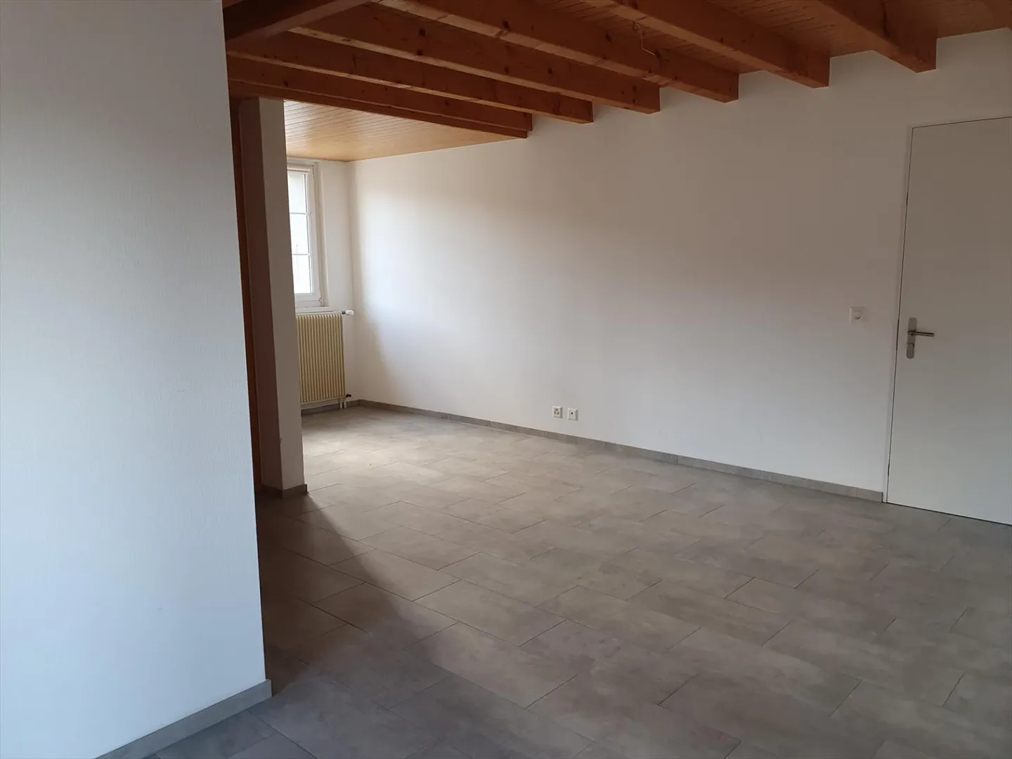 Charmantes 2.5-Zimmer-Wohnung in Thierrens mit authentischem Charme - Foto 2 di 11