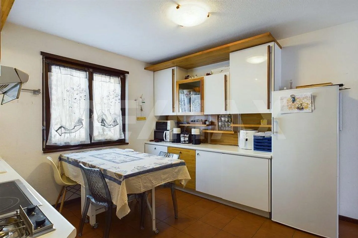 Maison spacieuse avec double garage et terrasse panoramique - Photo 3 sur 11