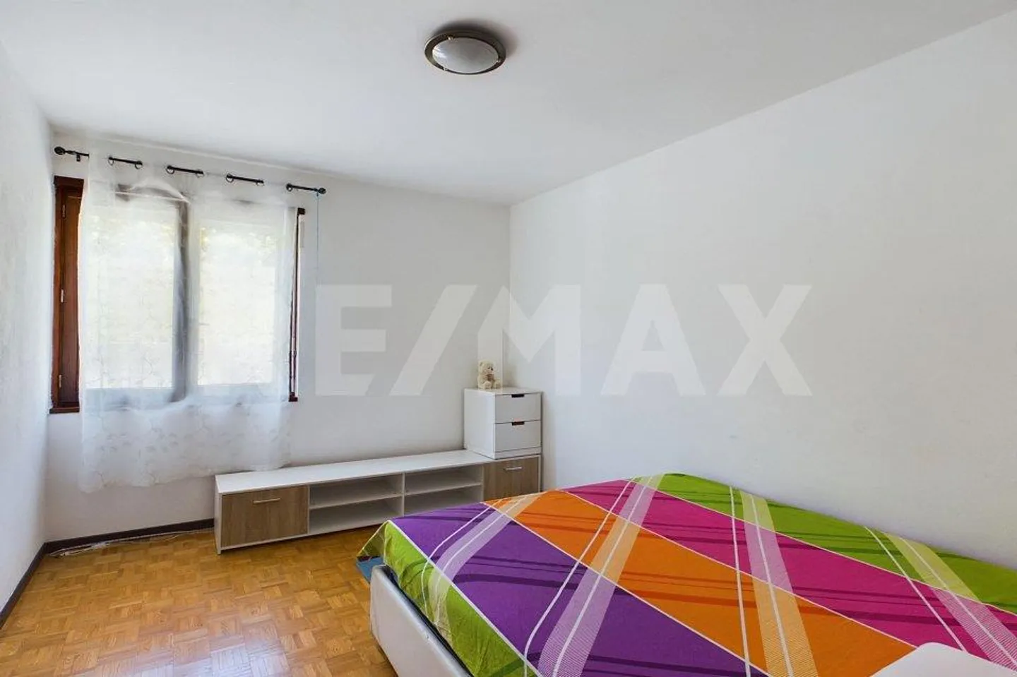 Maison spacieuse avec double garage et terrasse panoramique - Photo 6 sur 11