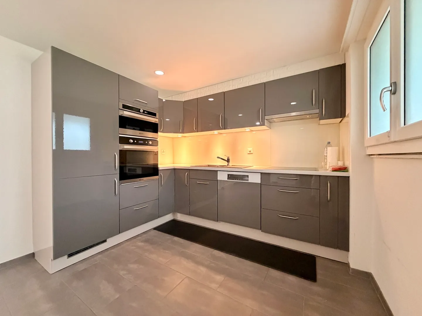 Appartamento elegante di 3,5 stanze con box auto privato - Foto 3 di 10