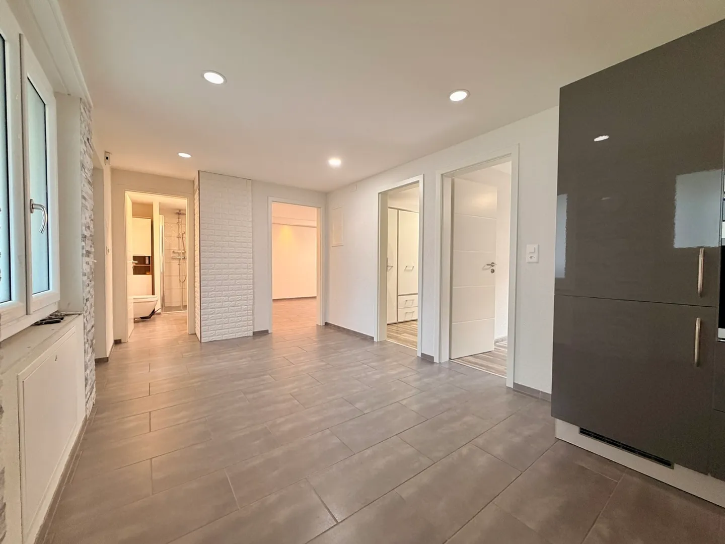 Appartamento elegante di 3,5 stanze con box auto privato - Foto 4 di 10