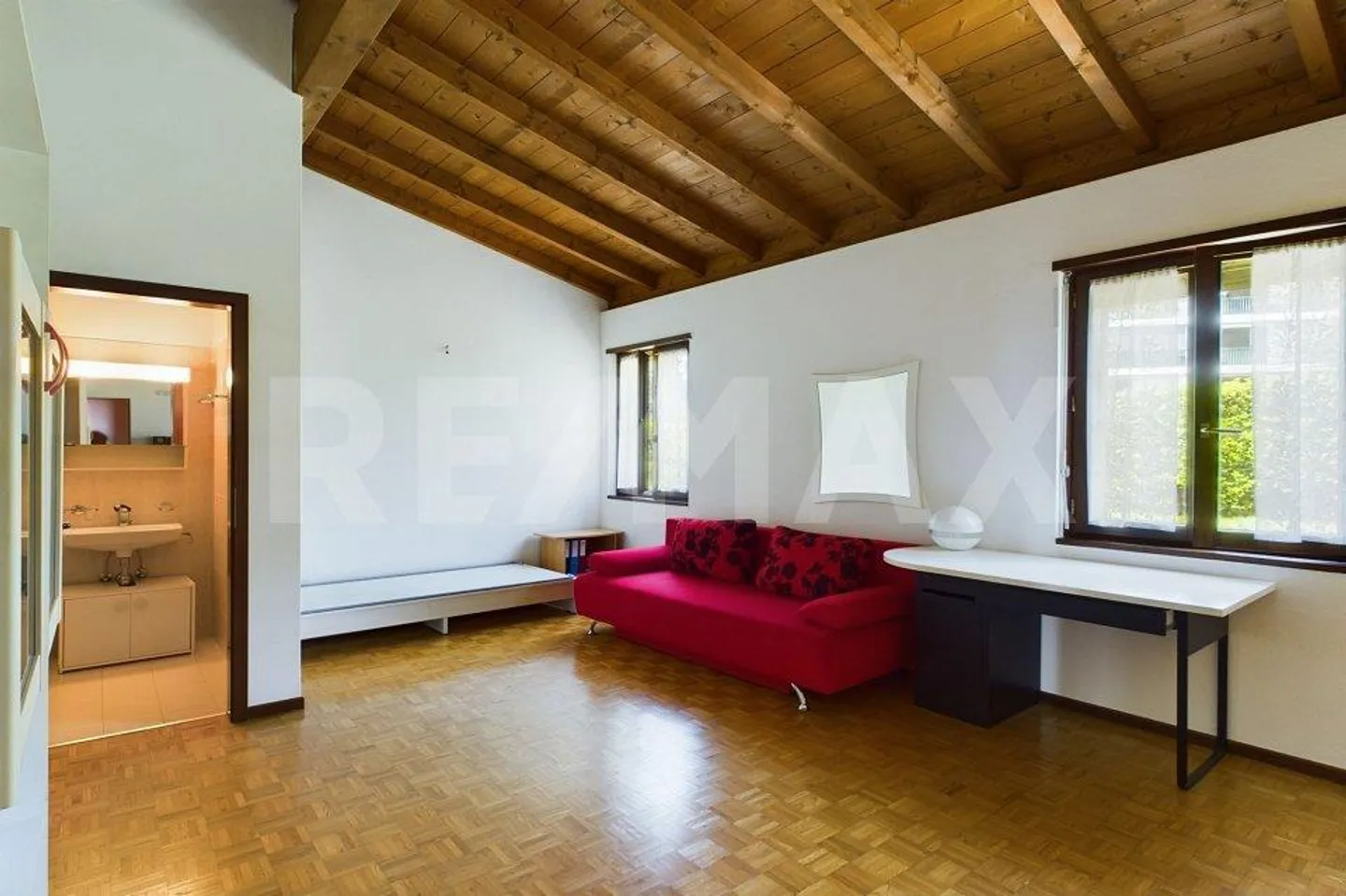 Maison spacieuse avec double garage et terrasse panoramique - Photo 9 sur 11