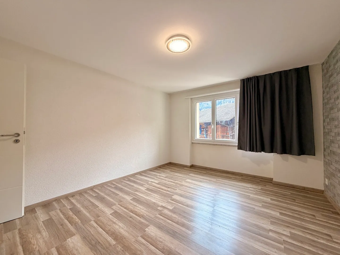 Appartamento elegante di 3,5 stanze con box auto privato - Foto 6 di 10