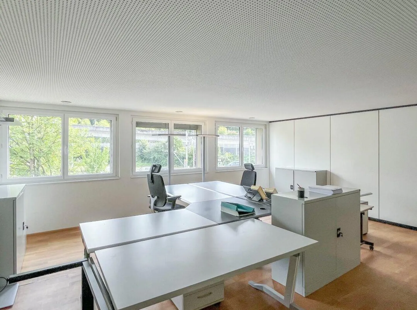 Espace commercial / Bureau / Cabinet - Photo 1 sur 8