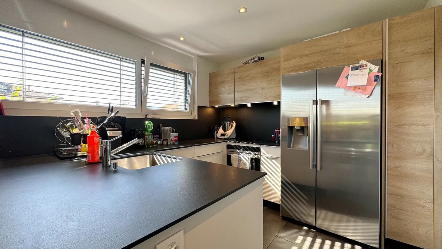 APPARTEMENT FAMILIAL DE 5.5P AVEC TERRASSE ET JARDIN PRIVATIF - Foto 8 von 13