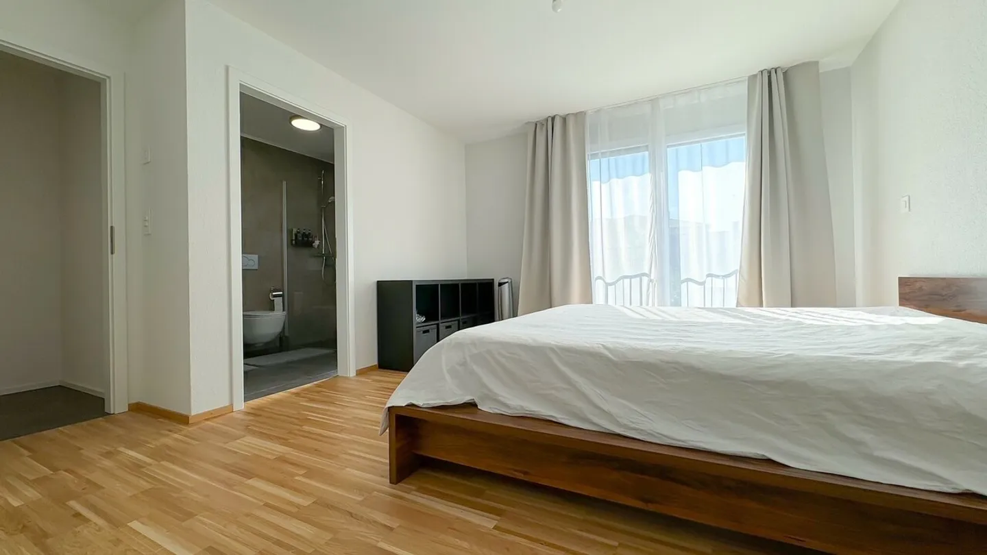 APPARTEMENT FAMILIAL DE 5.5P AVEC TERRASSE ET JARDIN PRIVATIF - Foto 10 von 13