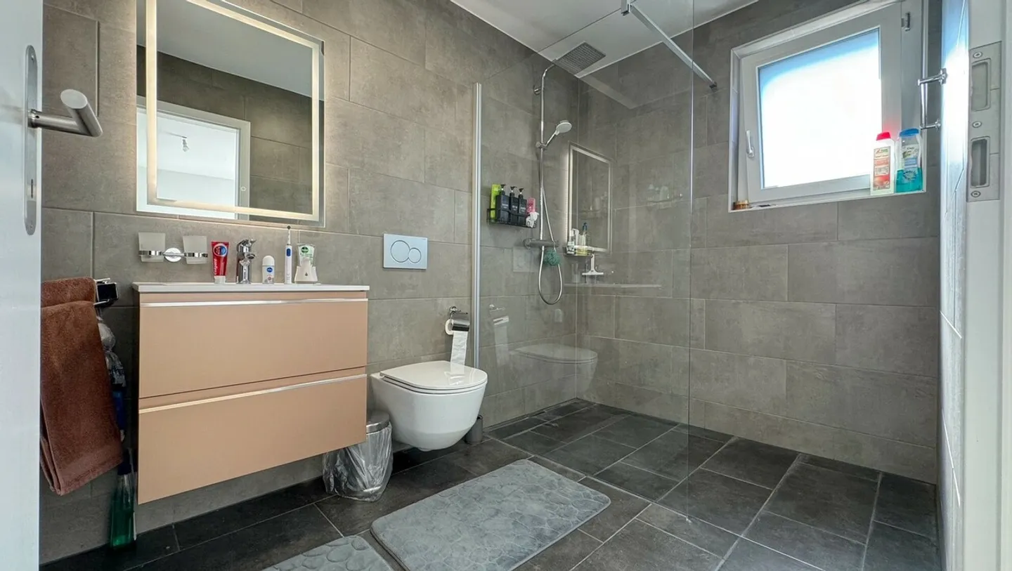 APPARTEMENT FAMILIAL DE 5.5P AVEC TERRASSE ET JARDIN PRIVATIF - Foto 11 von 13