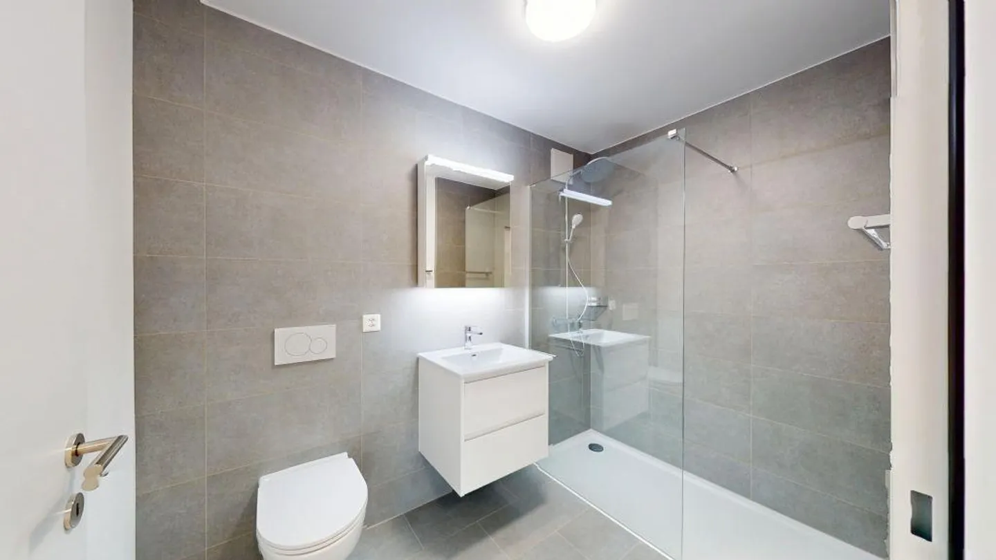 FIRST RENTAL | SPACIOUS | CENTRAL - Photo 8 of 10