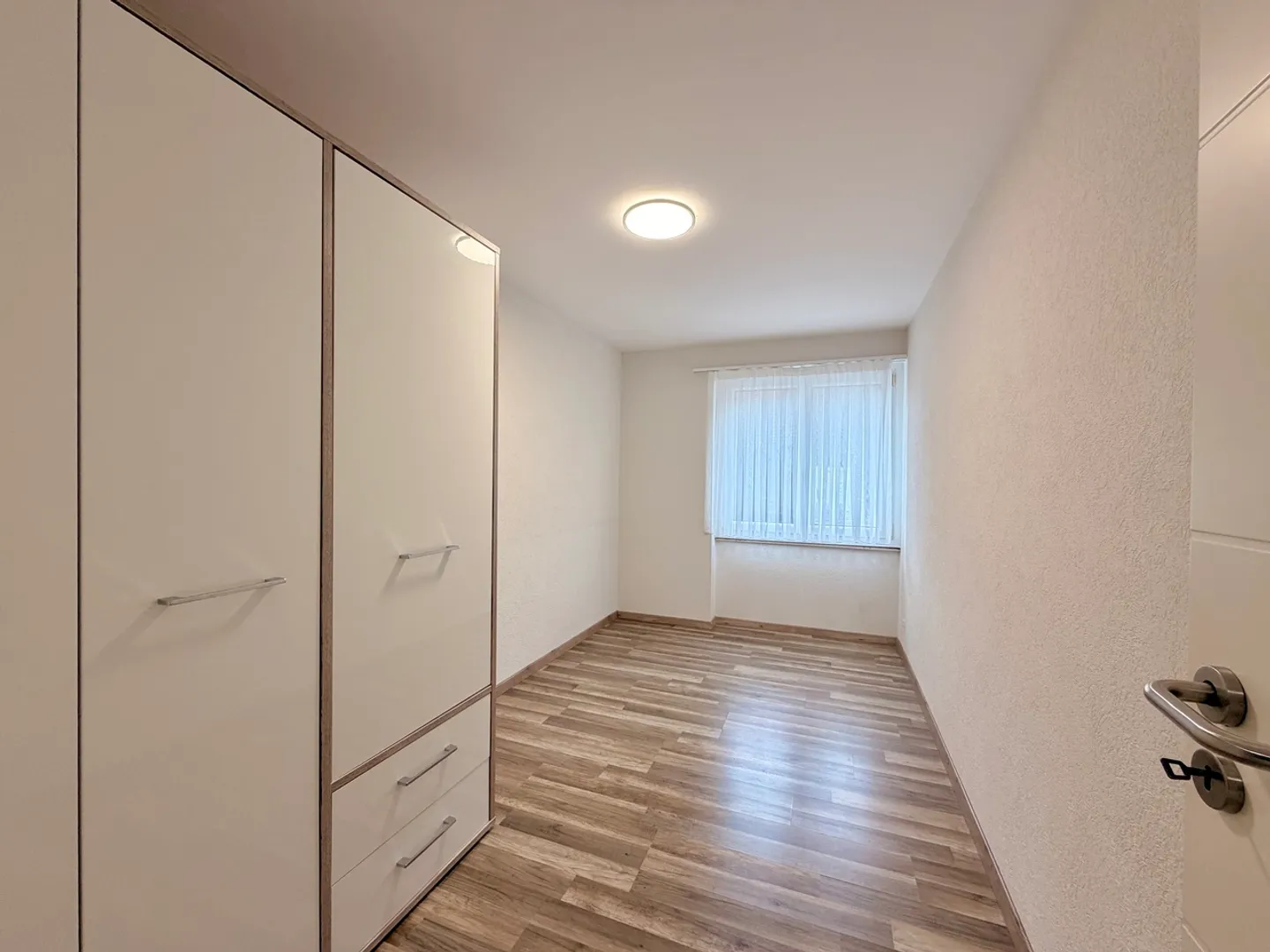 Appartamento elegante di 3,5 stanze con box auto privato - Foto 7 di 10