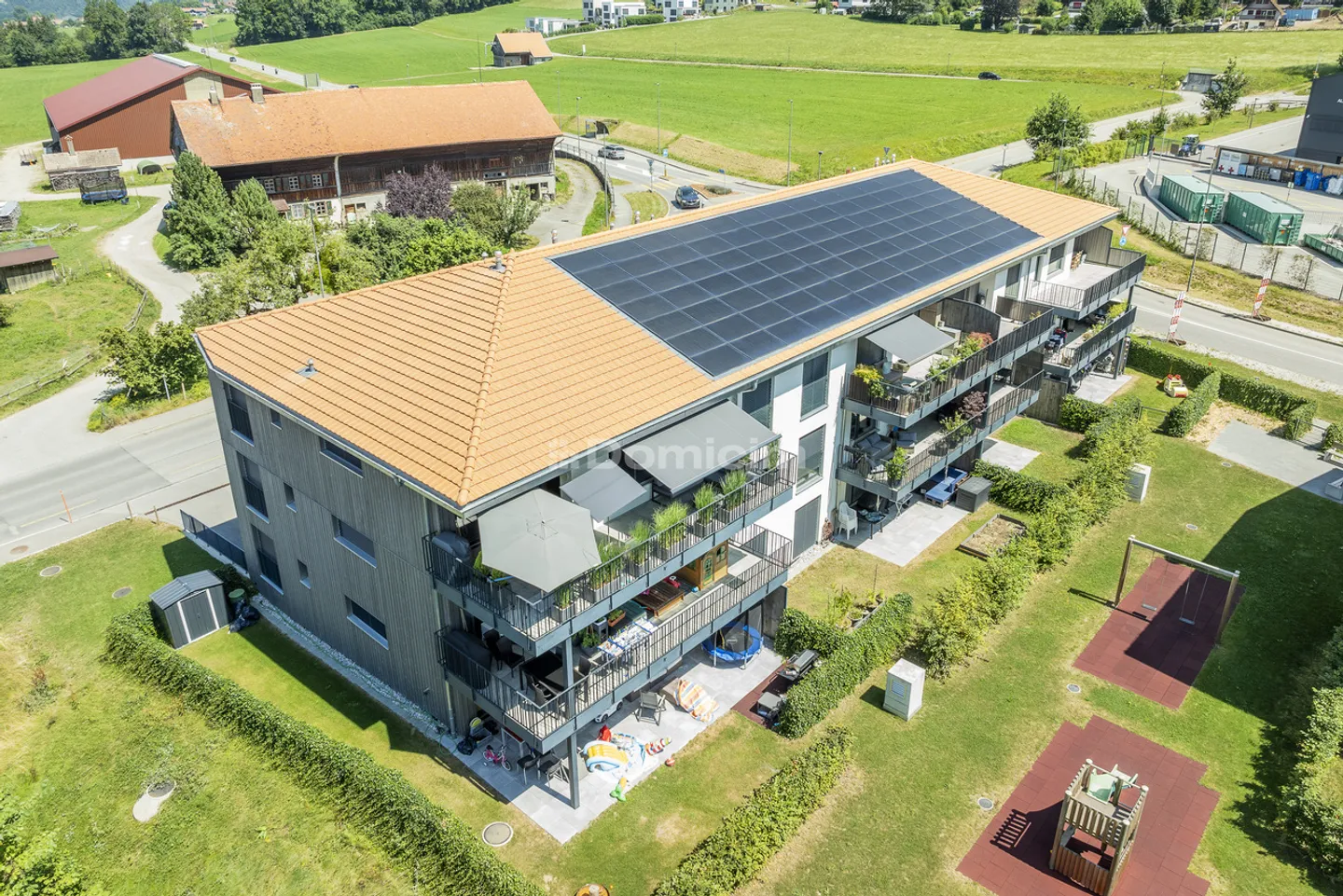 APPARTEMENT FAMILIAL DE 5.5P AVEC TERRASSE ET JARDIN PRIVATIF - Foto 3 von 13
