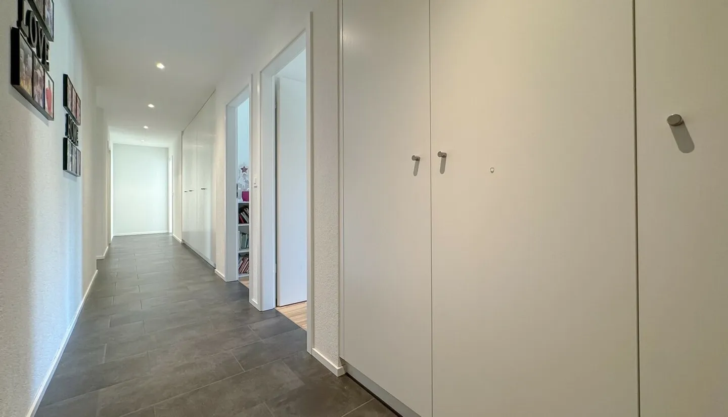 APPARTEMENT FAMILIAL DE 5.5P AVEC TERRASSE ET JARDIN PRIVATIF - Foto 5 von 13