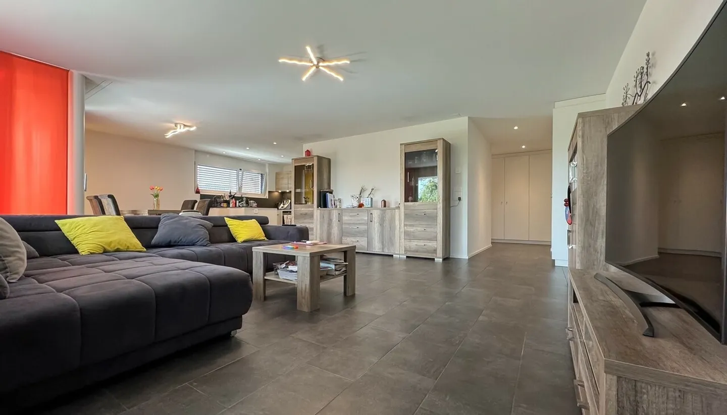 APPARTEMENT FAMILIAL DE 5.5P AVEC TERRASSE ET JARDIN PRIVATIF - Foto 6 von 13