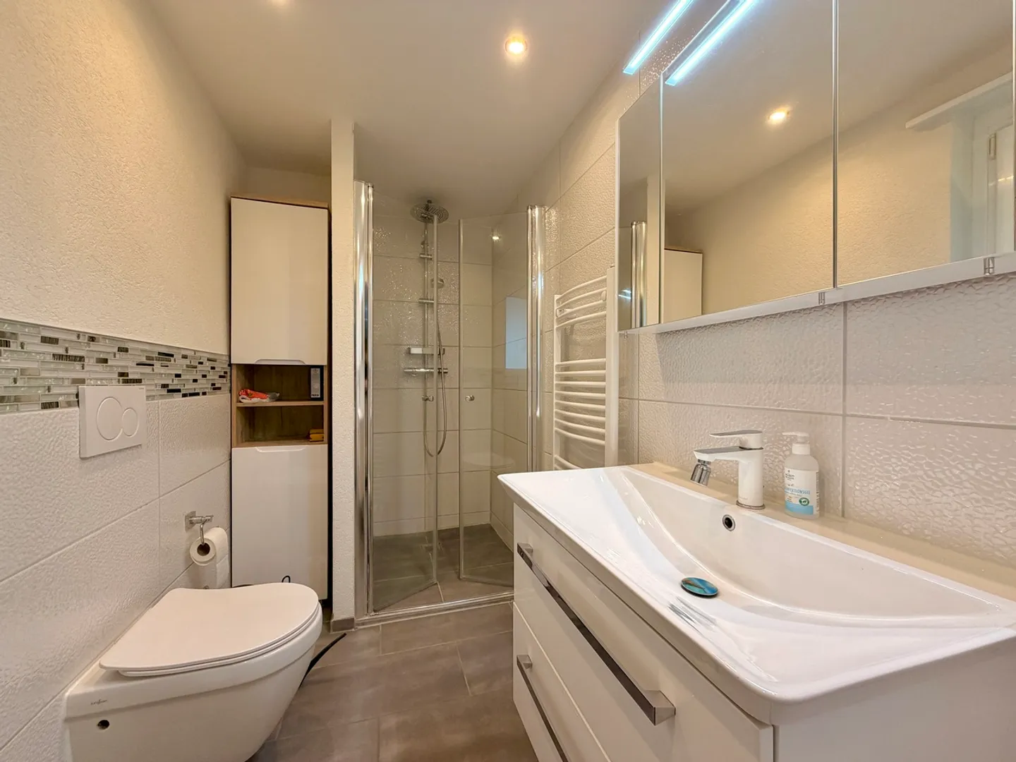 Appartamento elegante di 3,5 stanze con box auto privato - Foto 8 di 10