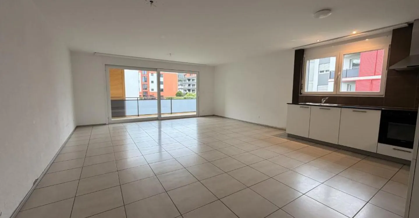 Charming Family Apartment - Photo 2 of 9