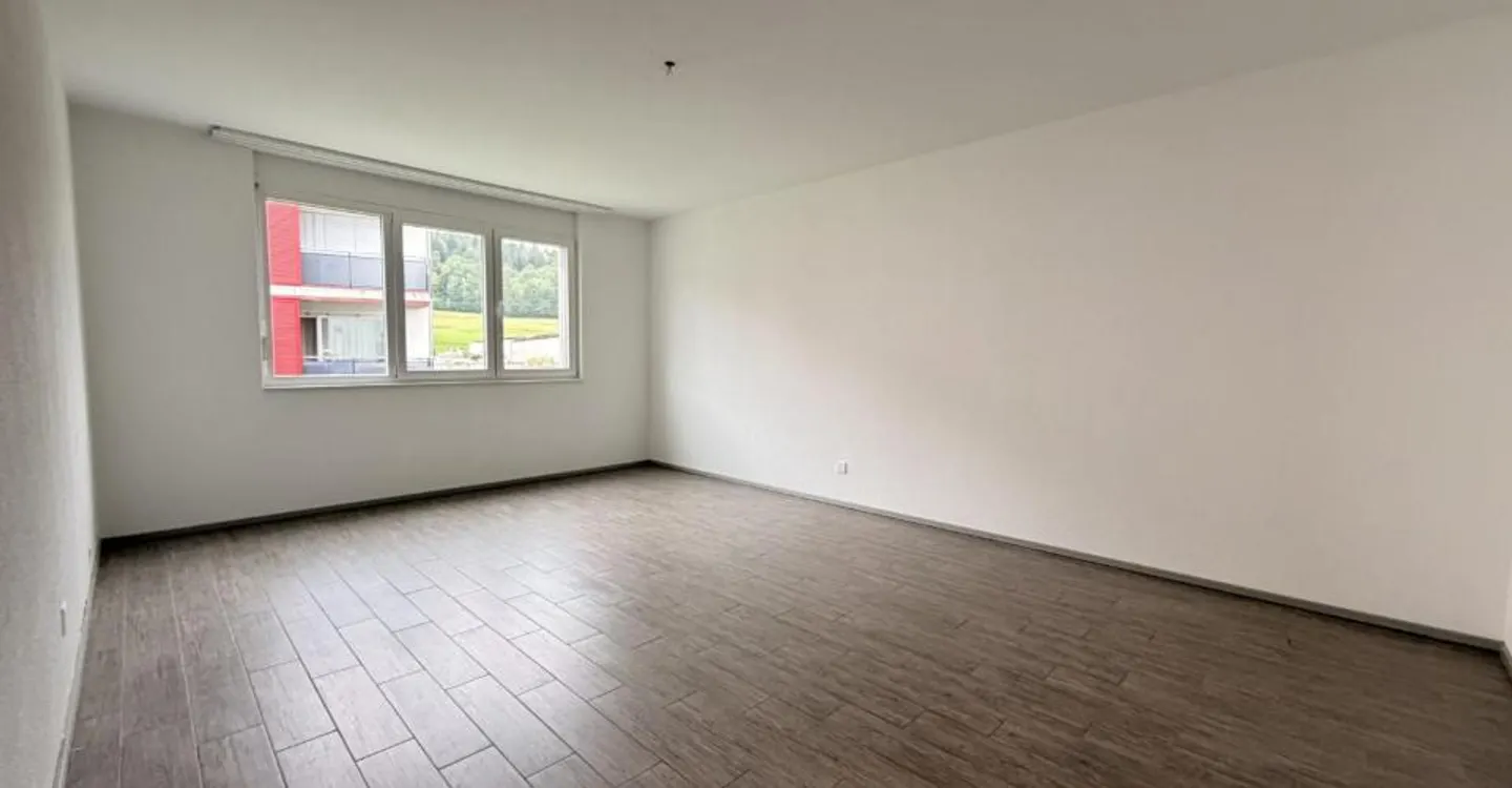 Charming Family Apartment - Photo 3 of 9