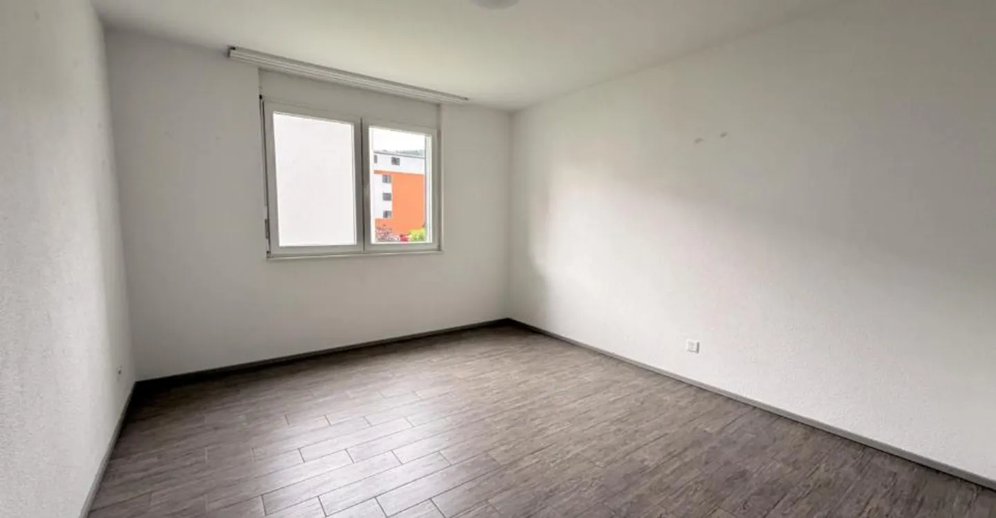 Charming Family Apartment - Photo 4 of 9