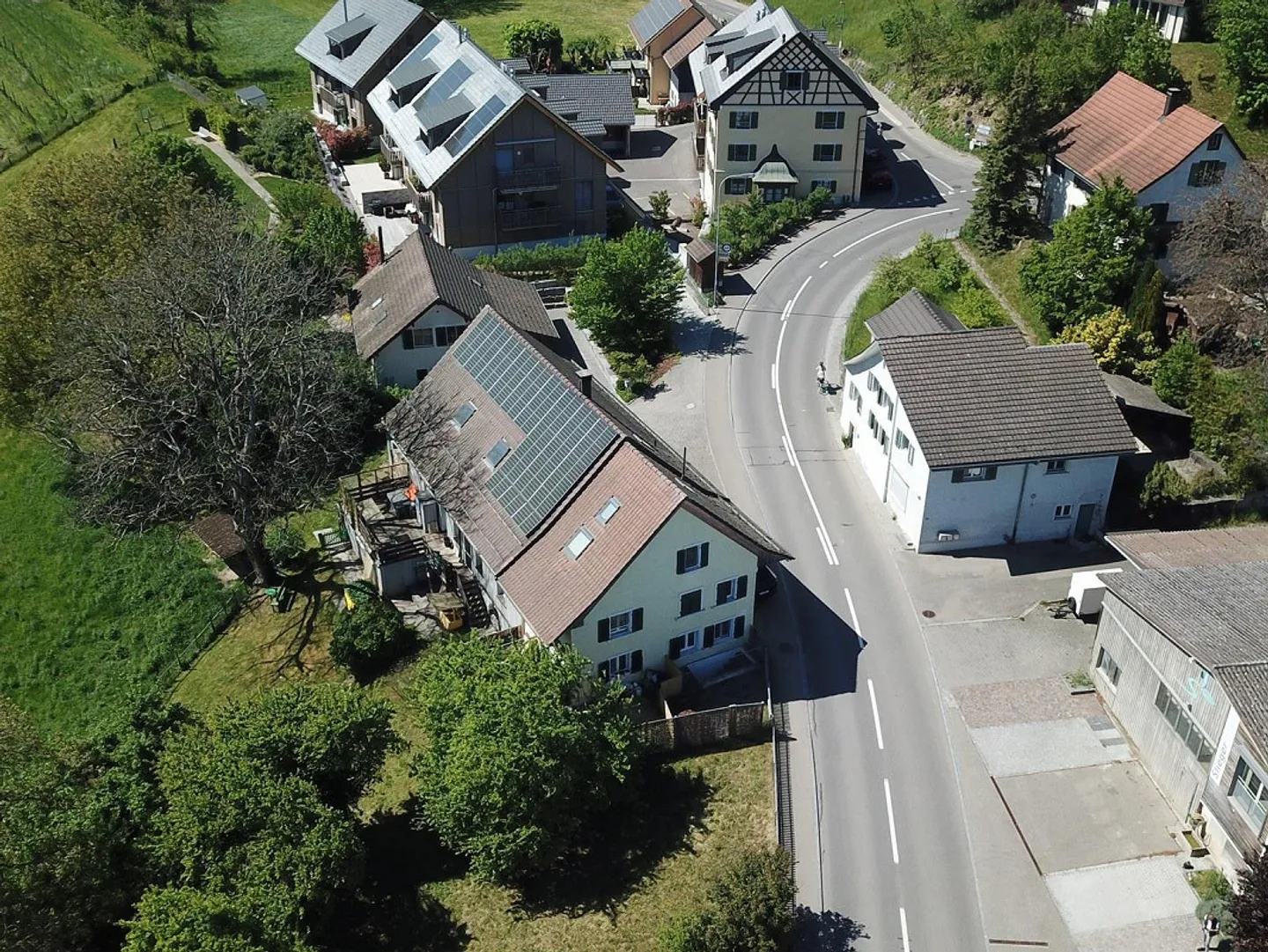 Old building in the town center – 5.5 rooms, south-facing, to be developed - Photo 8 of 9