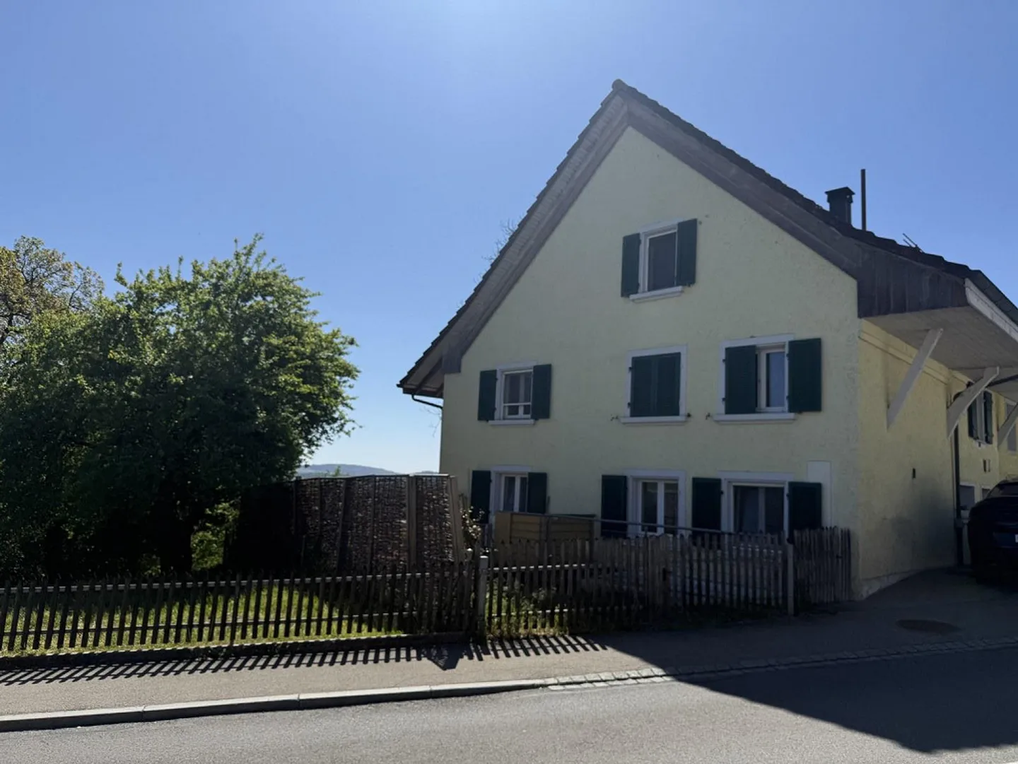 Old building in the town center – 5.5 rooms, south-facing, to be developed - Photo 3 of 9