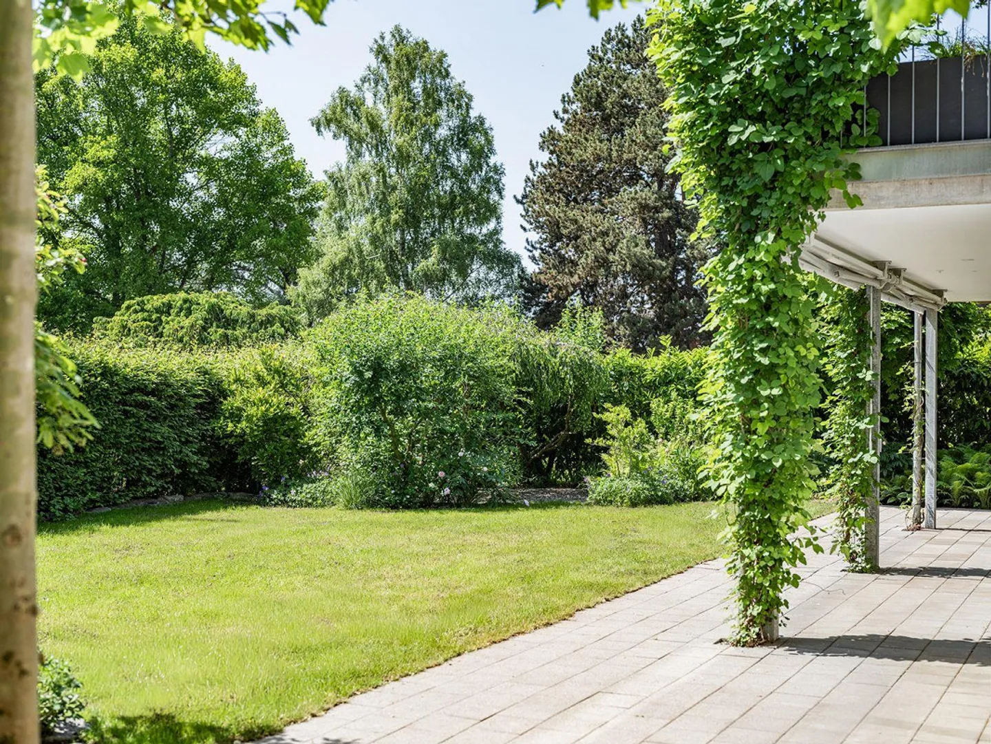 Spacious Living in Äbnitpark Hilterfingen - Photo 3 of 13