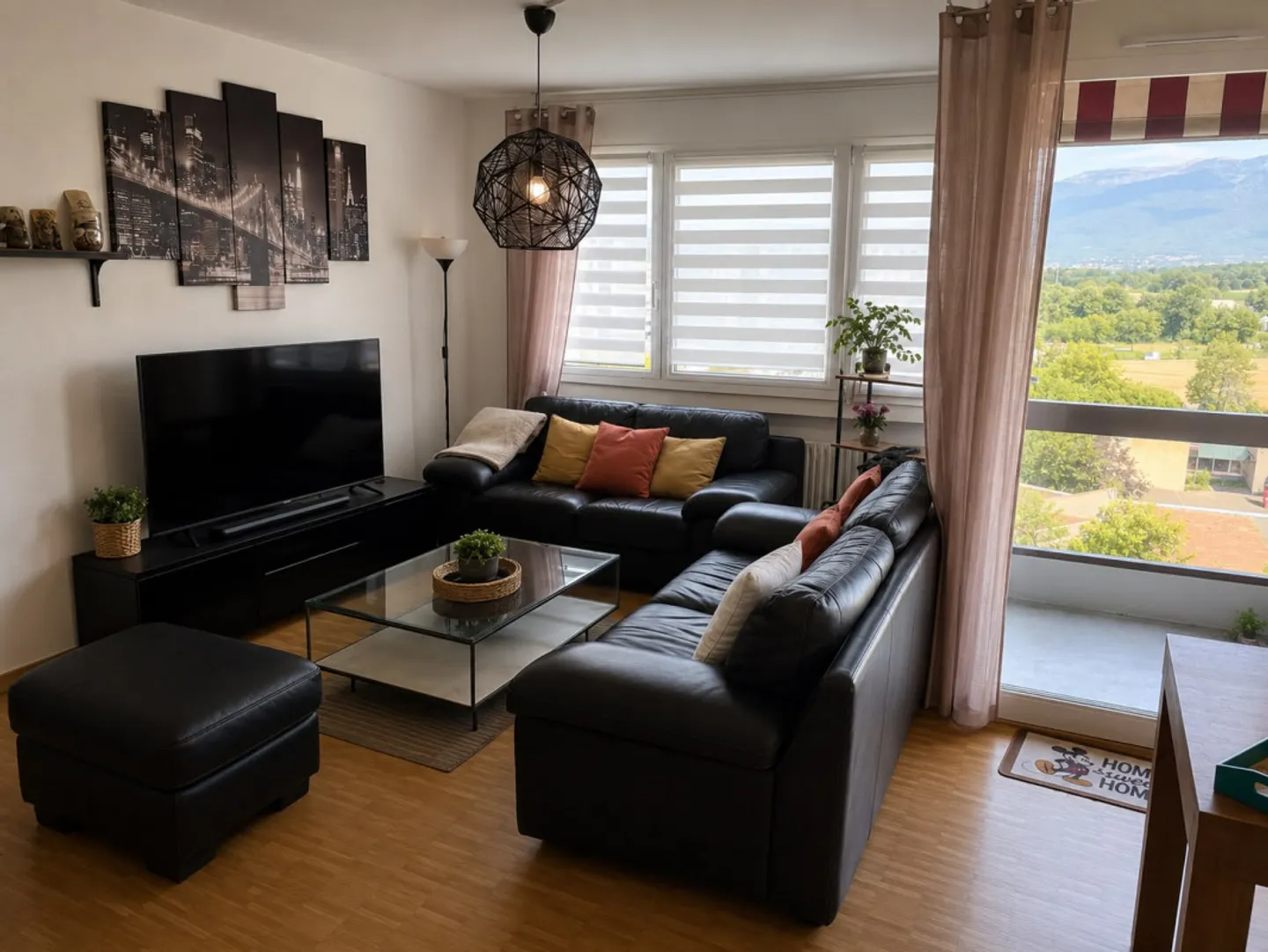 Takeover of the rental agreement 7 rooms 124 m² in Meyrin - Photo 1 of 12