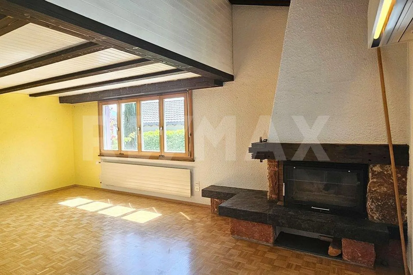 Welcome! Charming Detached House with Conservatory and Construction... - Photo 3 of 13