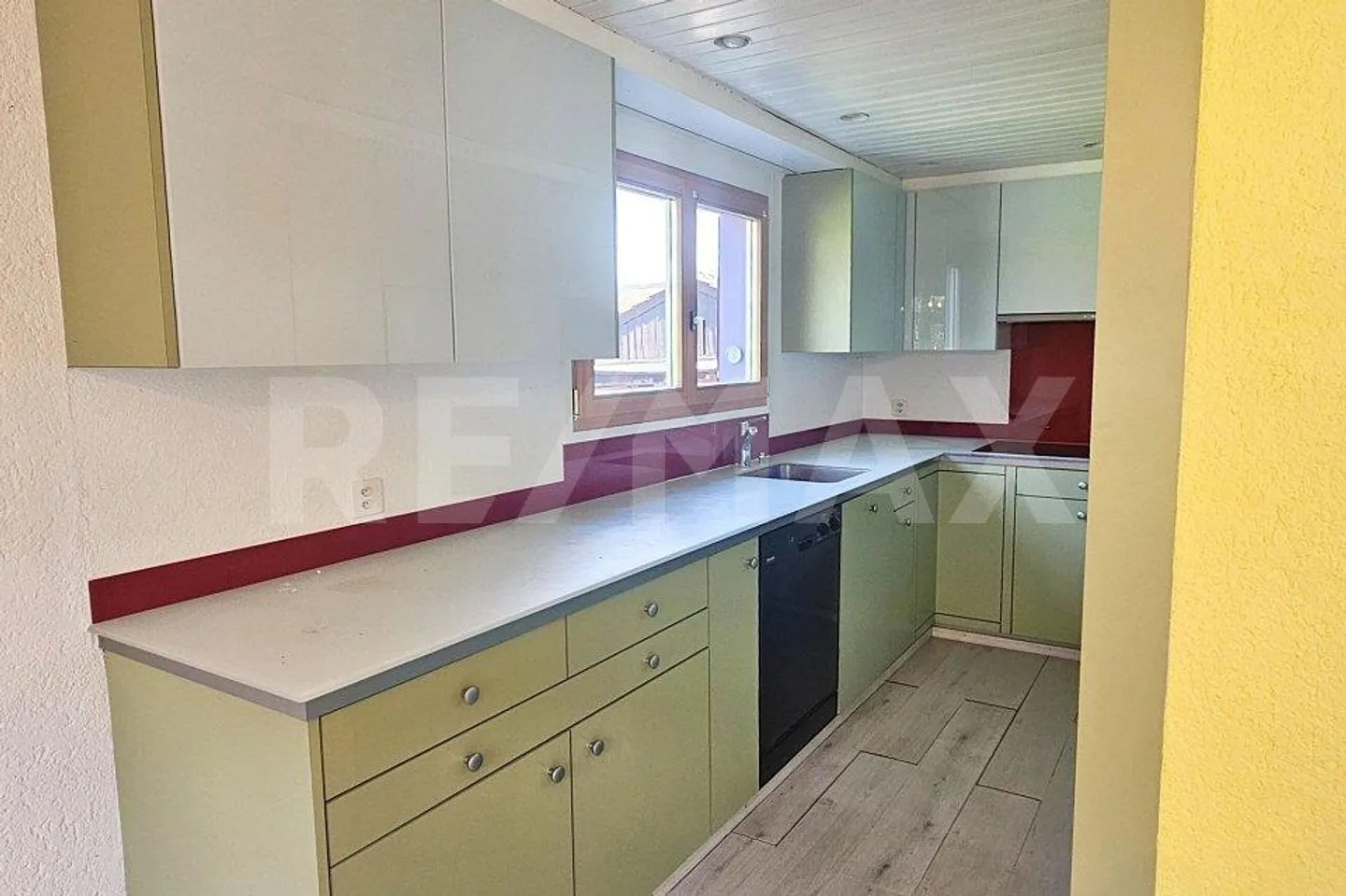 Welcome! Charming Detached House with Conservatory and Construction... - Photo 6 of 13