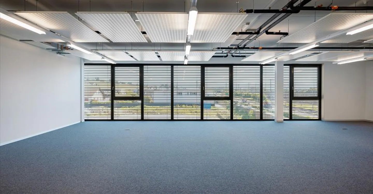 Modern Office Space in Lonay - Photo 1 of 5
