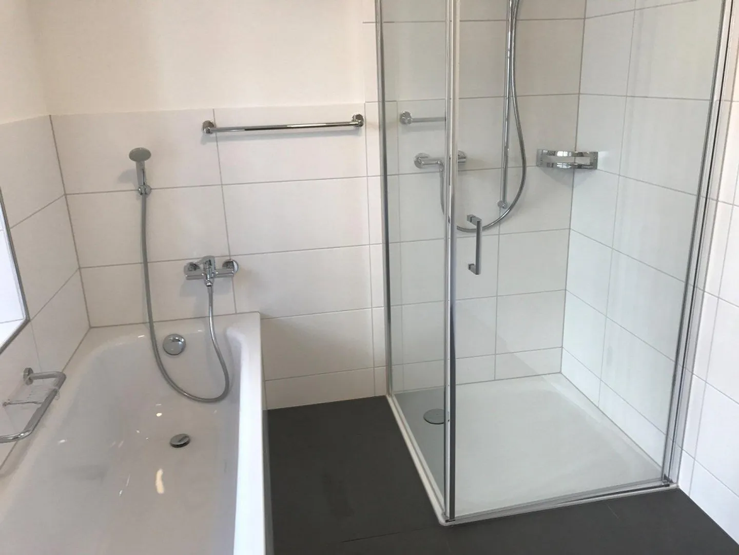 Appartamento moderno con area esterna coperta - Foto 9 di 13