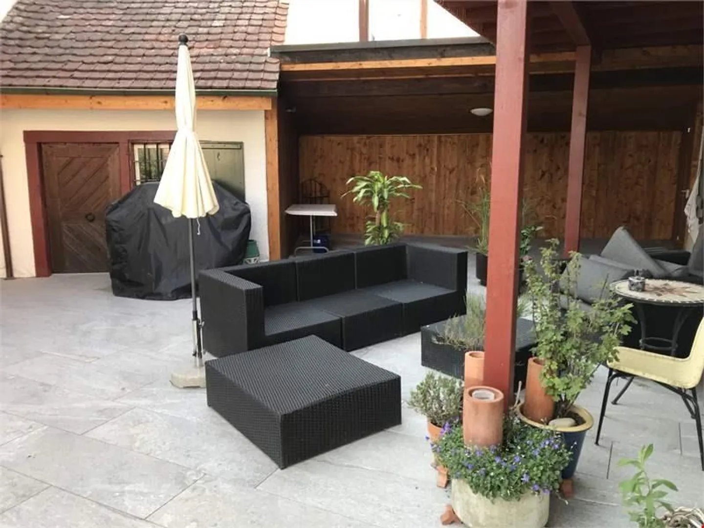 Appartamento moderno con area esterna coperta - Foto 12 di 13