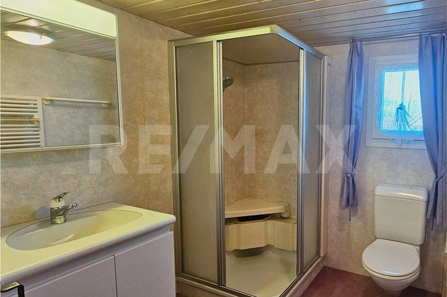 Welcome! Charming Detached House with Conservatory and Construction... - Photo 10 of 13