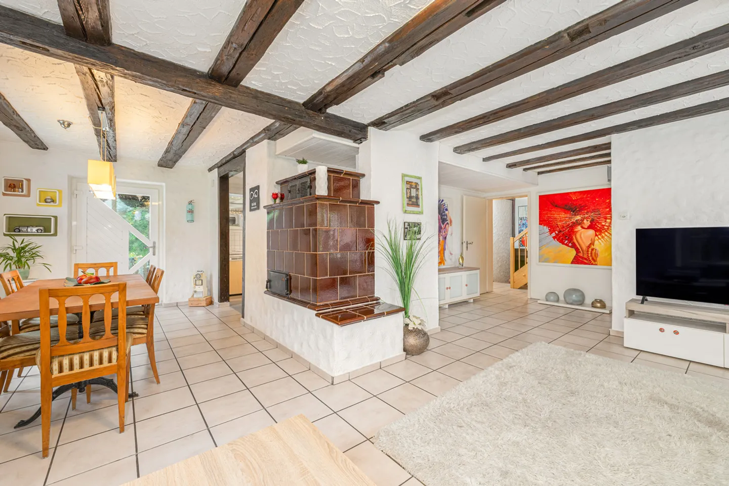 Spacious Family Home with Garden - Photo 2 of 13