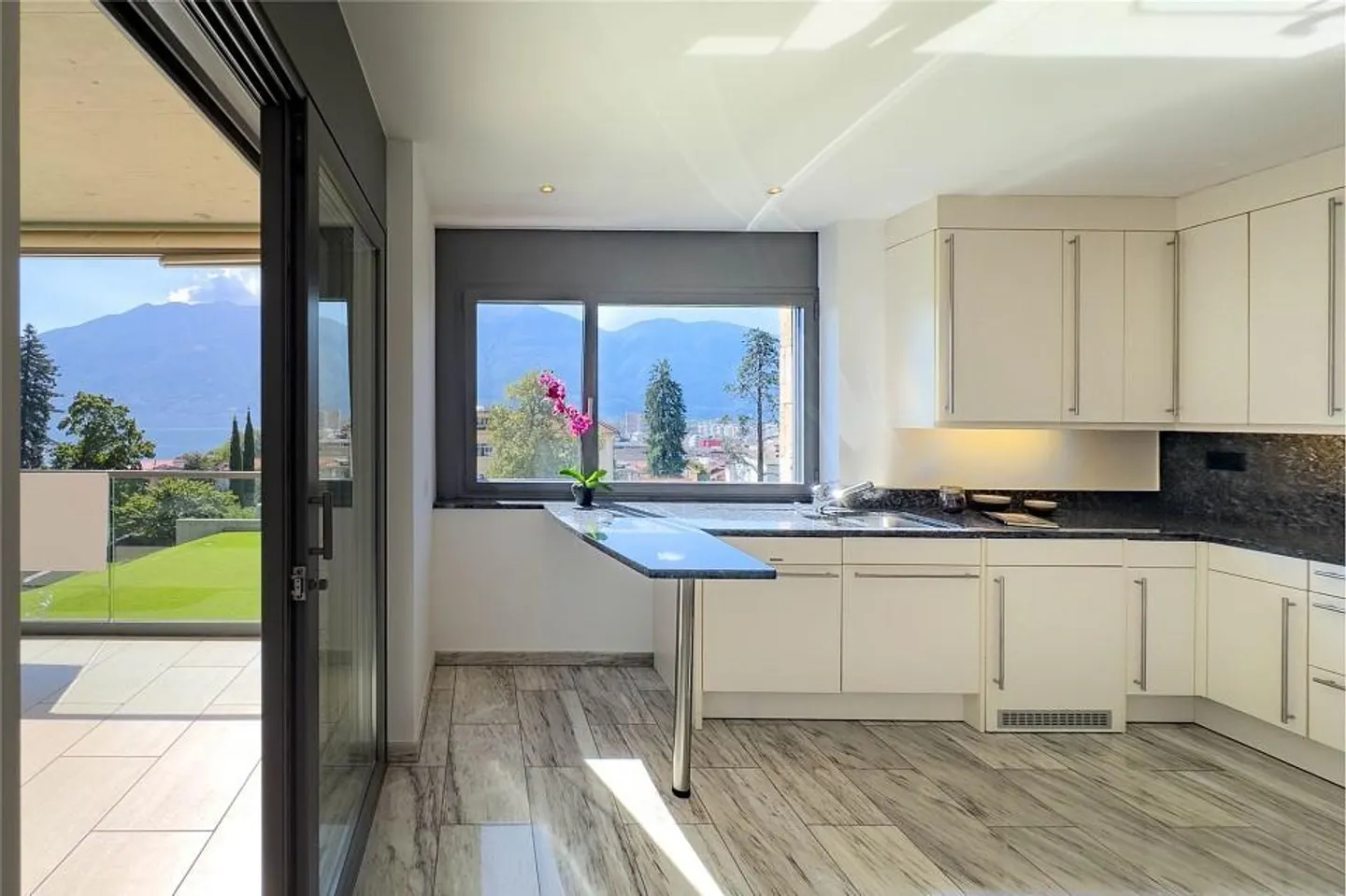Appartamento Elegante con Vista Lago - Foto 6 di 13