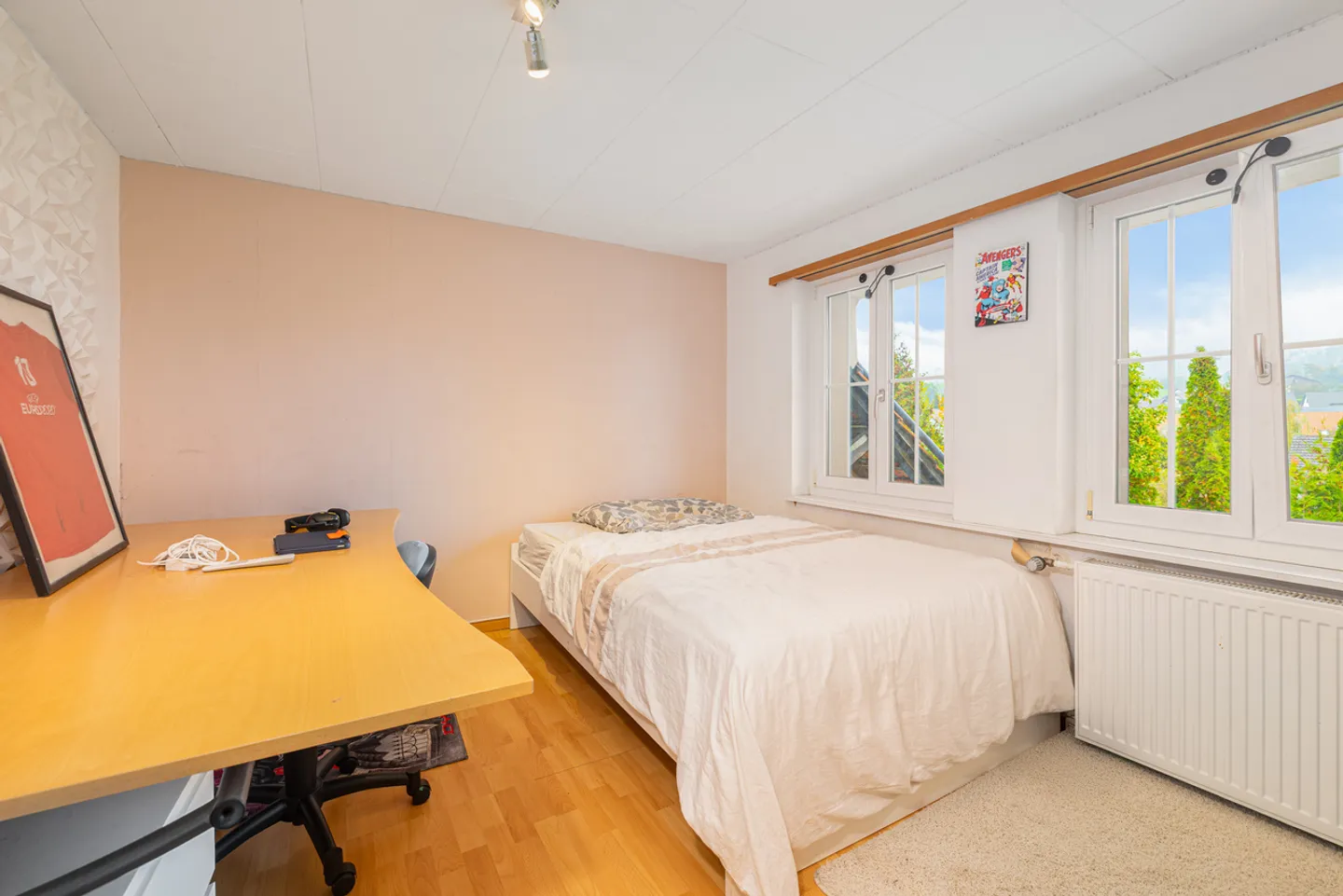 Spacious Family Home with Garden - Photo 7 of 13