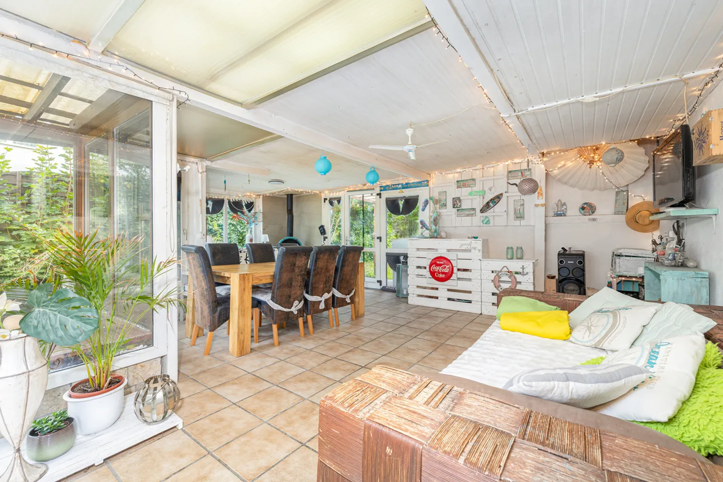 Spacious Family Home with Garden - Photo 8 of 13