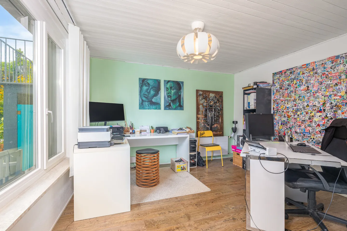 Spacious Family Home with Garden - Photo 9 of 13