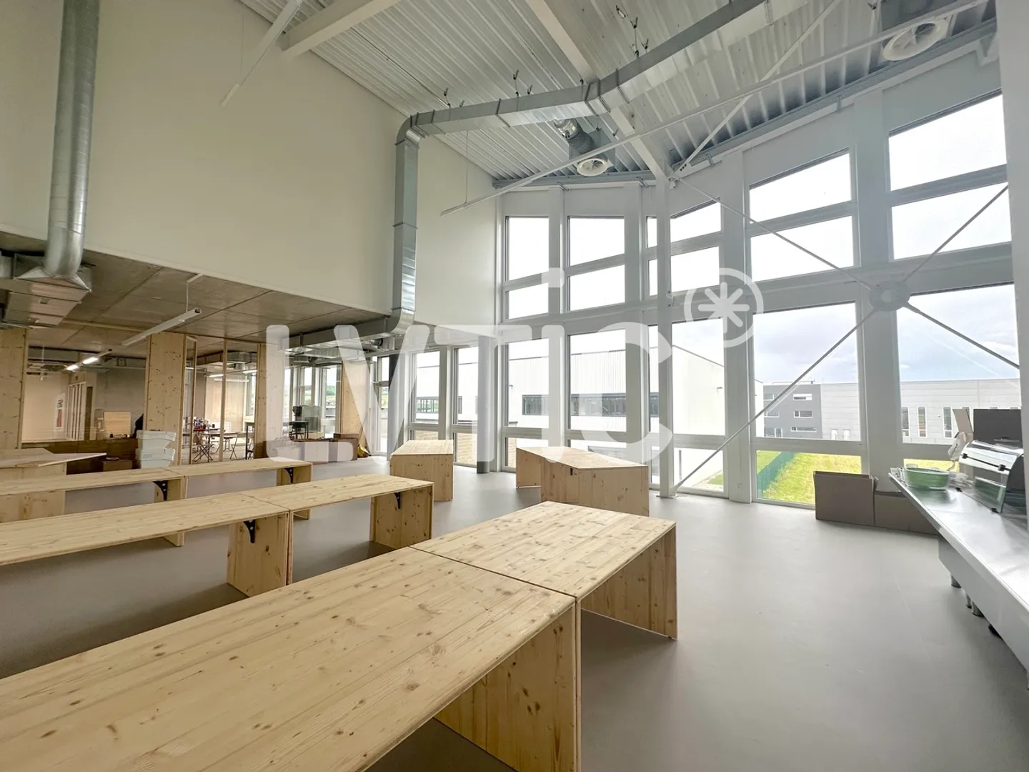 Offices of 800 m2, divisible from 300 m2, for rent in Chavornay - Photo 5 of 8