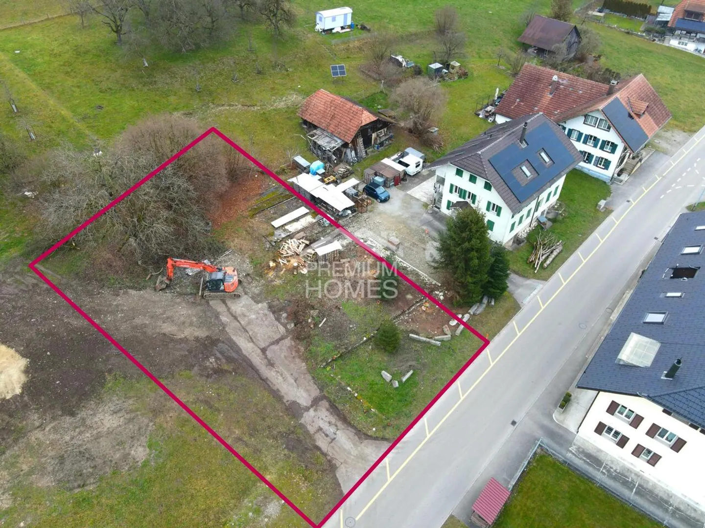 Your new family nest awaits - Quiet property in the green - Photo 1 of 5